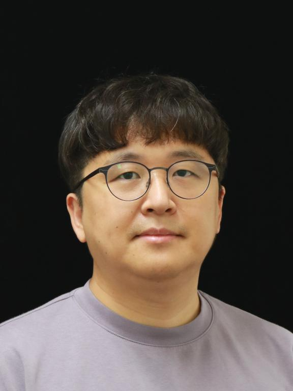 Jinwoong Kim