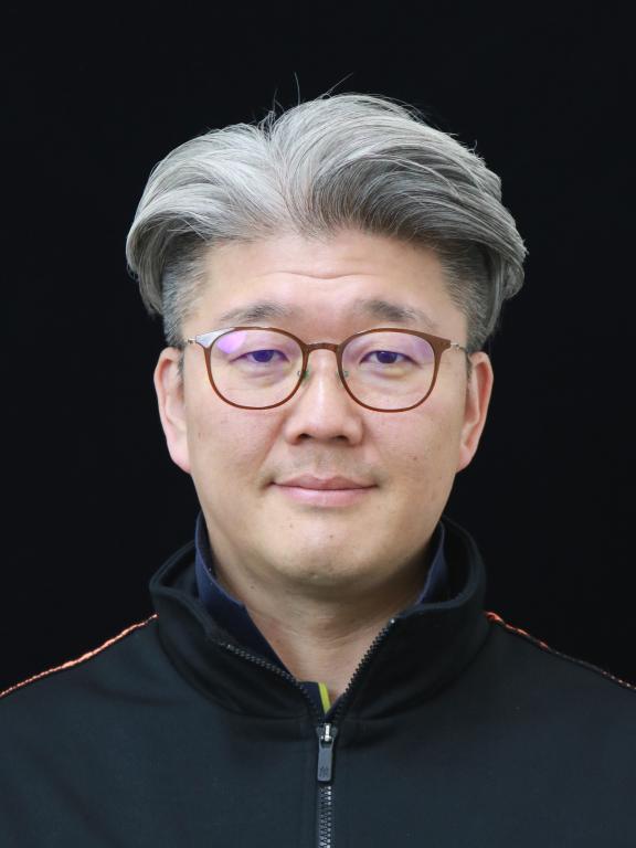 Yongjin Lee