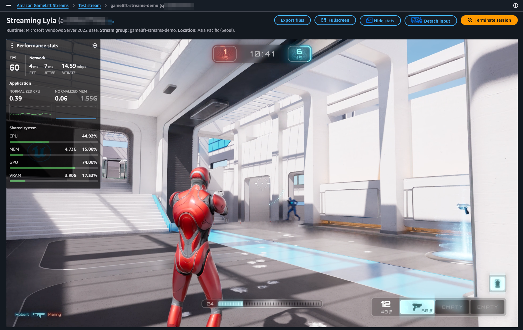 Amazon GameLift Streams 콘솔의 스트리밍 세션 실행 화면. Windows Server 2022 Base 런타임과 서울 위치에서 Unreal Engine 기반 3D 슈팅 게임이 구동 중이며, 성능 통계 패널에 FPS 60, RTT 약 4ms, Jitter 7ms, 비트레이트 14.59Mbps 등 안정적인 지표가 표시되어 있다. 화면 상단의 리소스 식별자는 보안을 위해 흐림 처리했다.