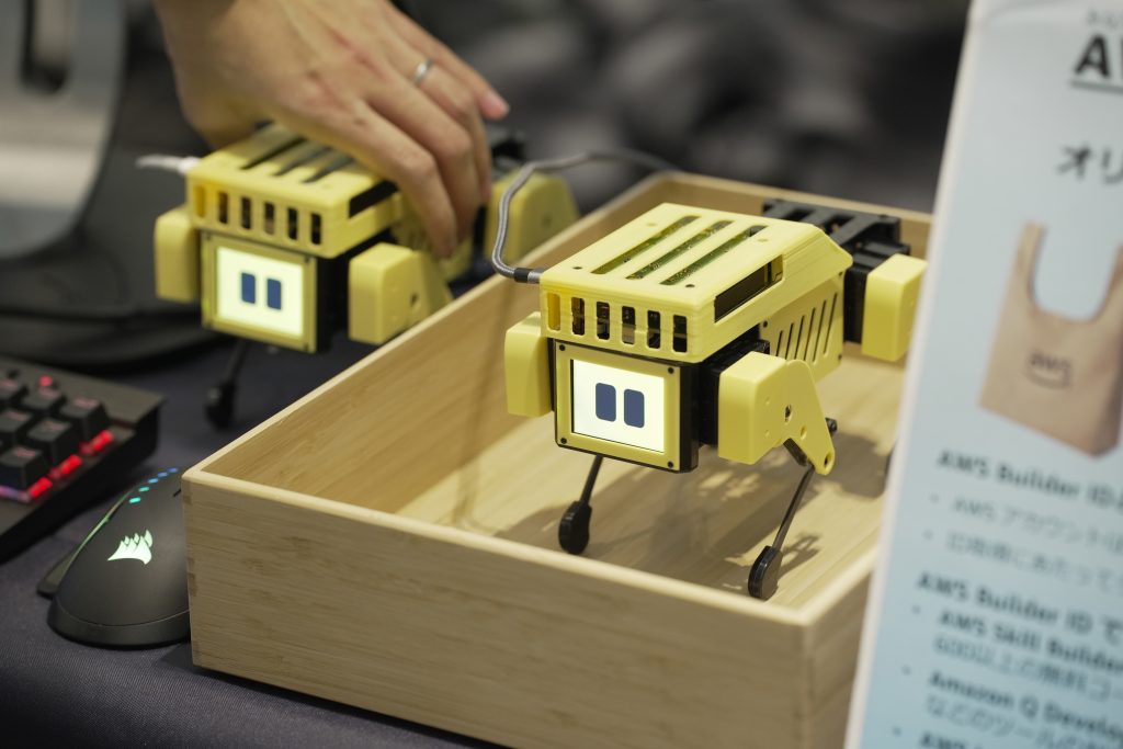 図1: デモで利用する小型四足歩行ロボットのMini Pupper