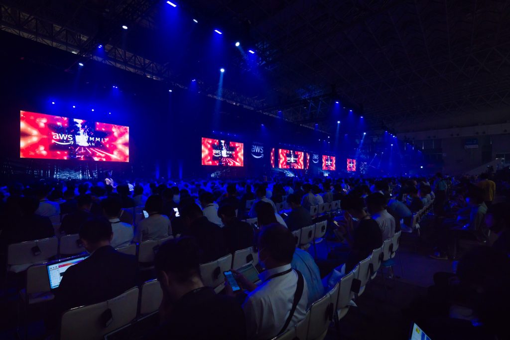 AWS Summit Japan 2024のWelcomeパフォーマンスの様子