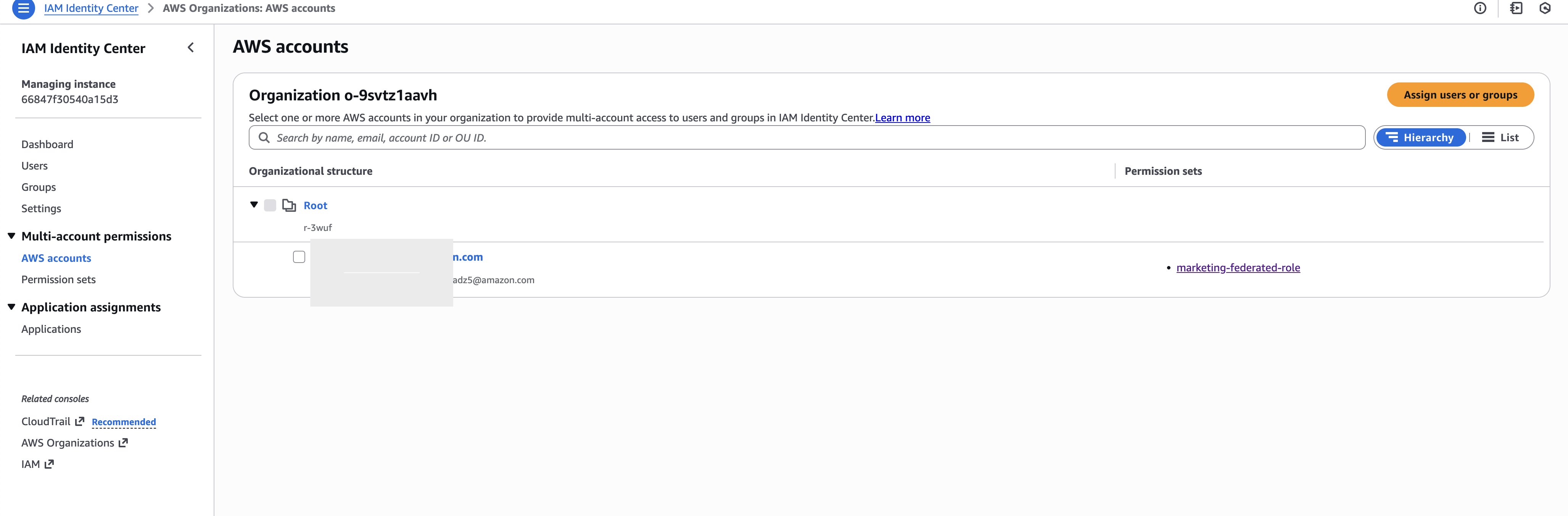AWS IAM Identity Center console screenshot showing AWS accounts page in hierarchy view with organization o-9svtz1aavh, displaying Root organizational unit containing AWS account n.com with marketing-federated-role permission set assigned and assign users or groups option. 