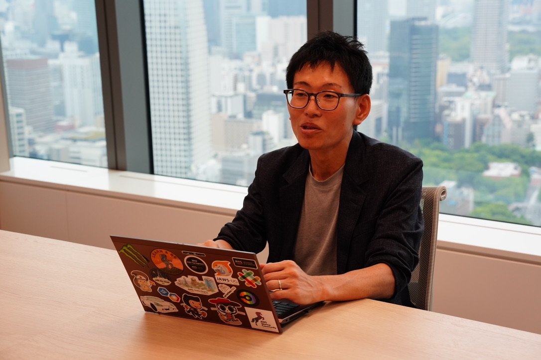 インタビューに応じる株式会社日立製作所 早川 裕志 氏