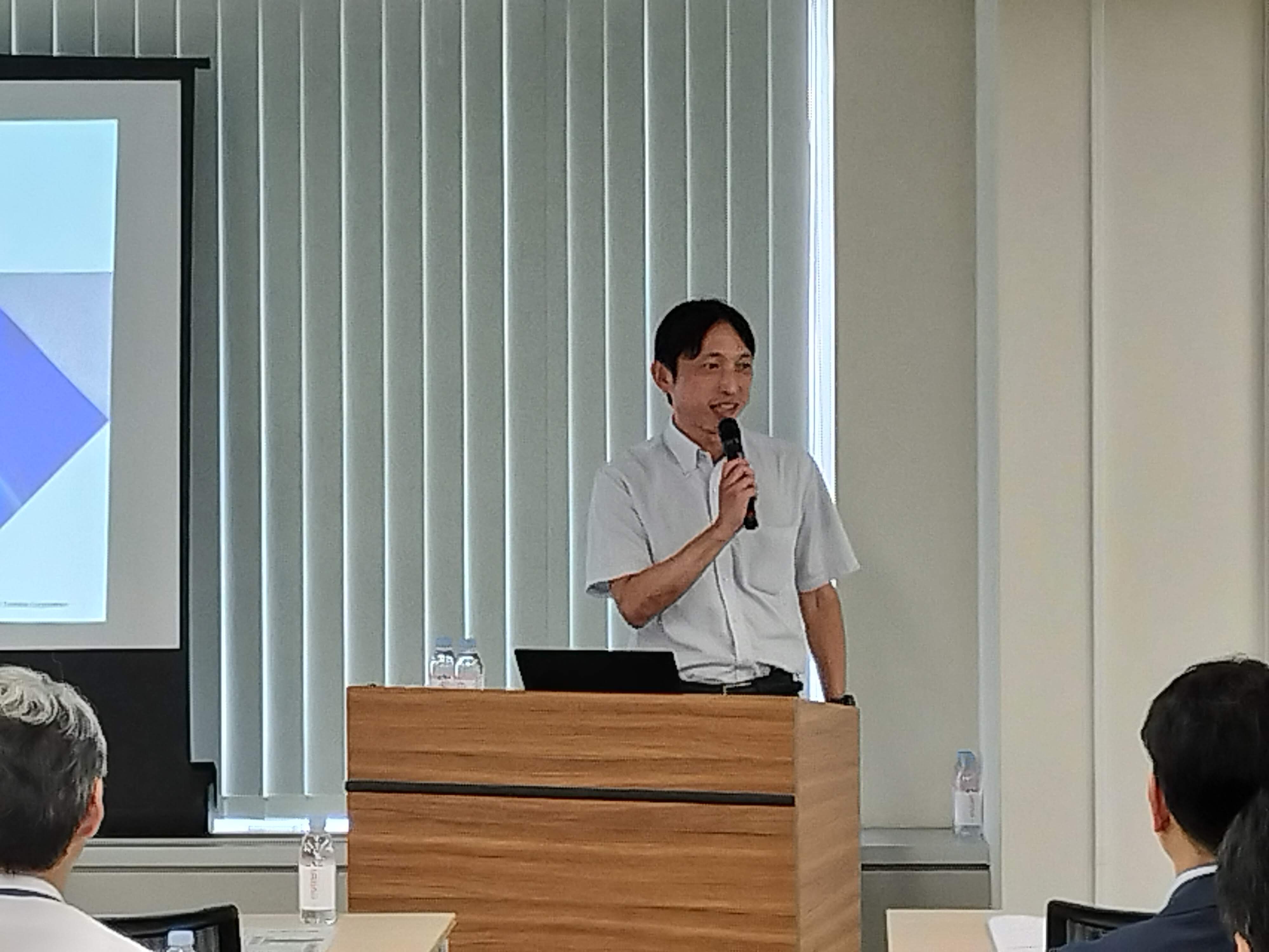 量子コンピュータがもたらす脅威について解説する村井氏