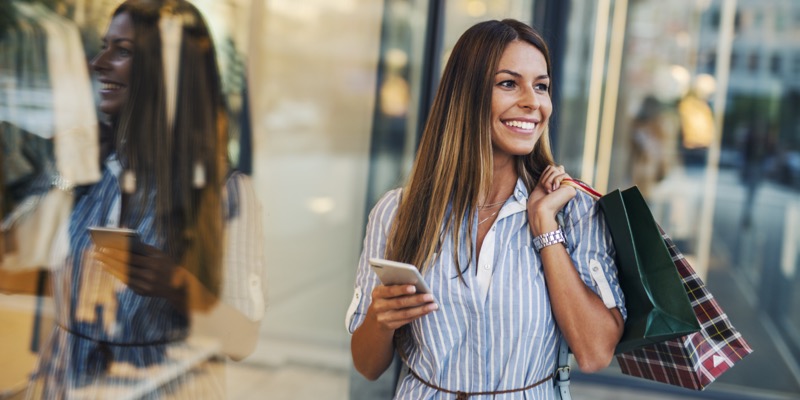 girl at shopping